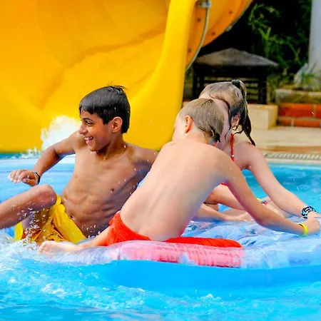 Ark And 3* אלאניה